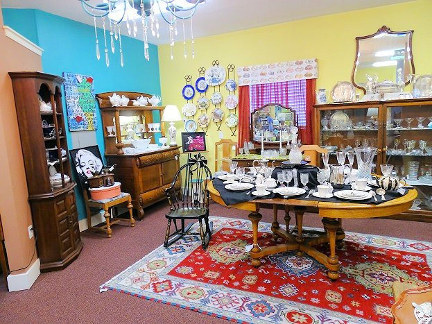 Flutterby Antiques-德斯廷必去景点