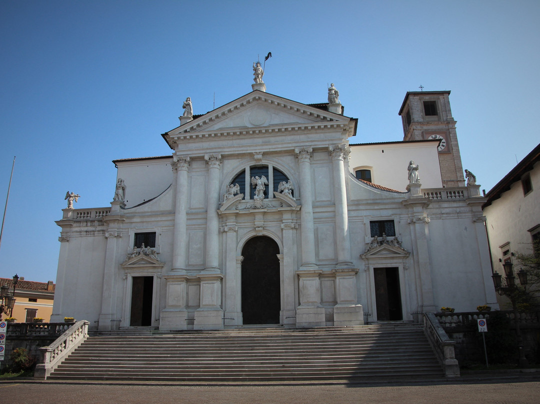 Duomo di San Michele Arcangelo景点图片