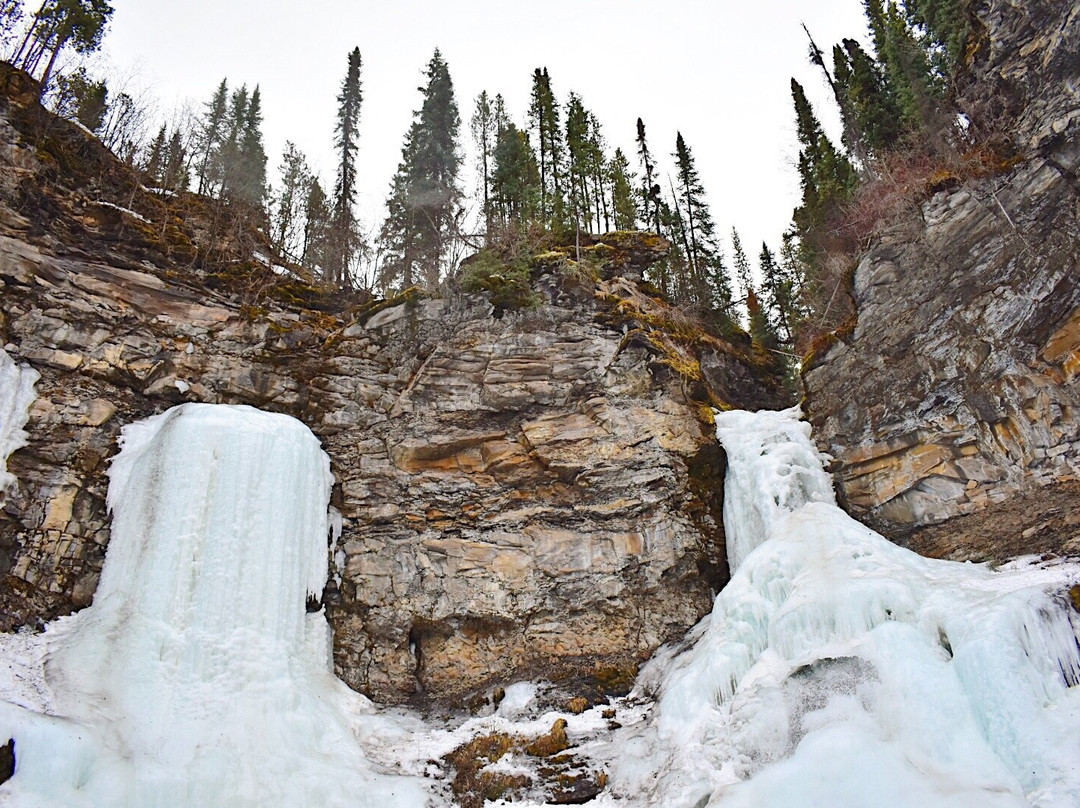 Nesbitt’s Knee Falls-Tumbler Ridge必去景点