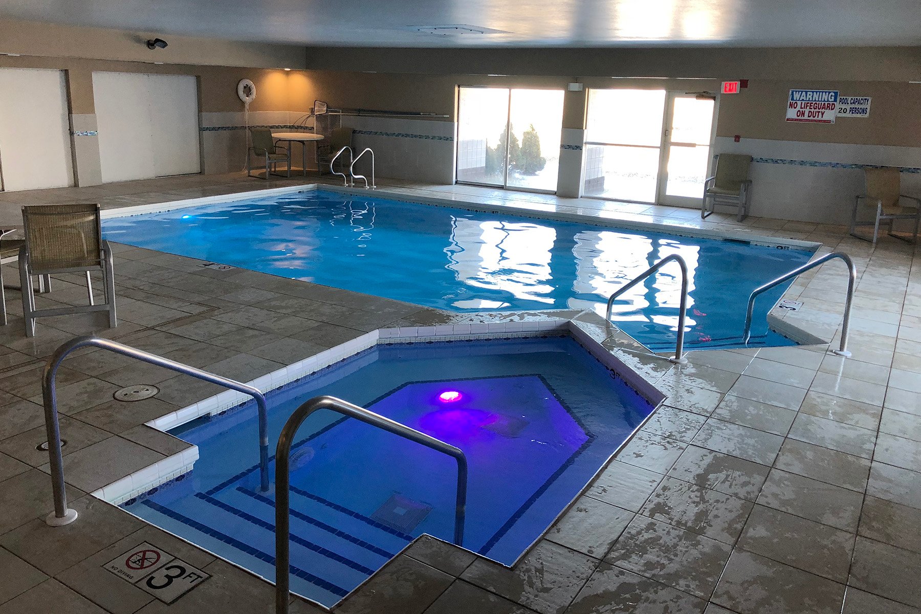 Best Western Baraboo Inn-泳池