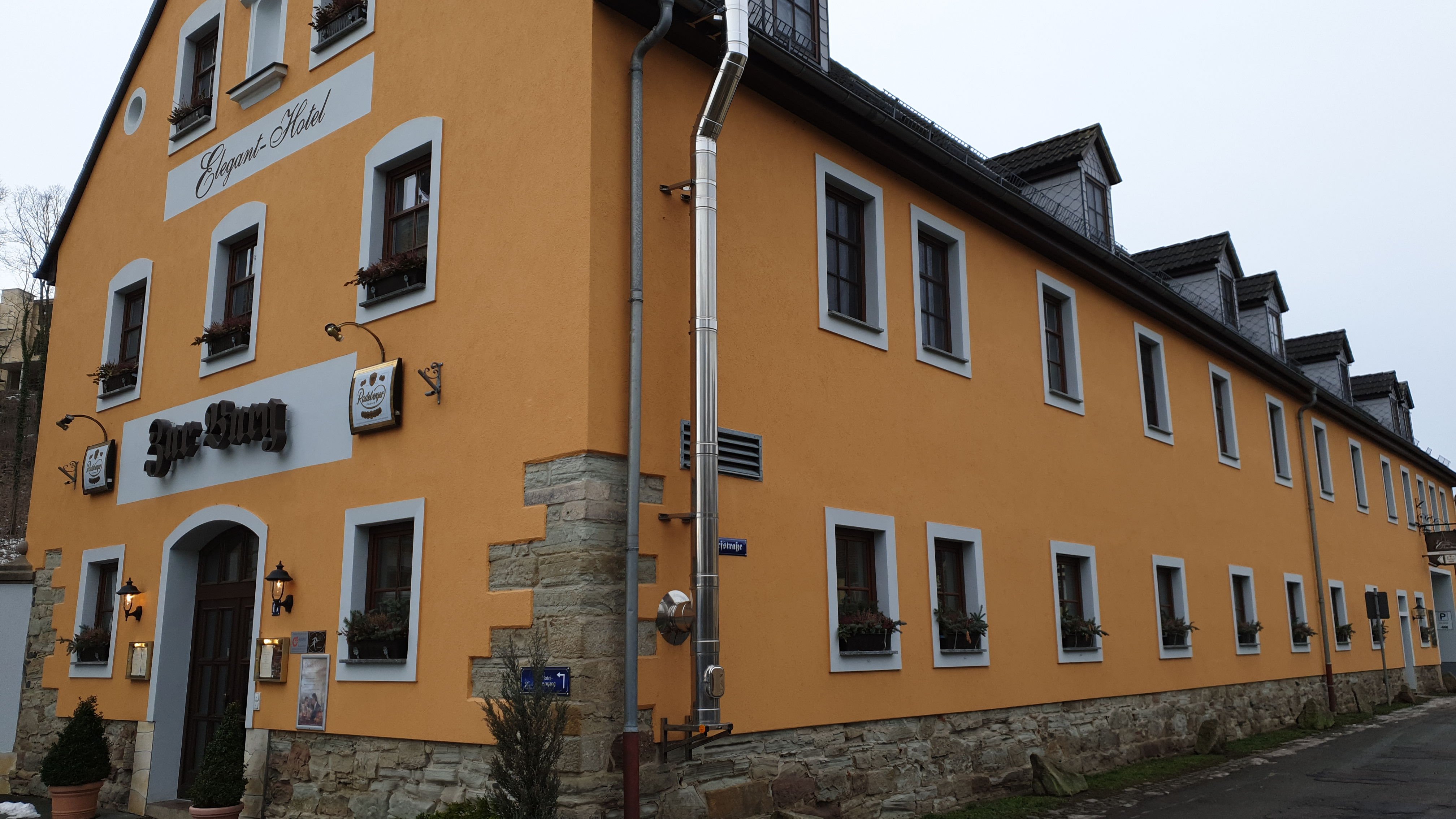 Gaststatte & Hotel Zur Burg-官方