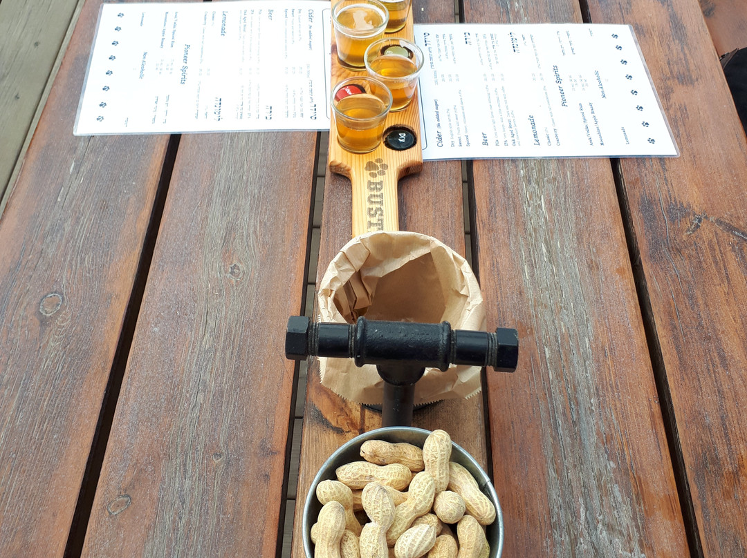 ‪Buster's Beverage-Beit Shemesh必去景点