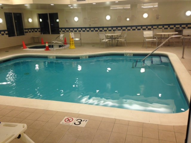 Fairfield Inn & Suites Marion-泳池