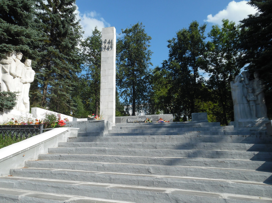 Monument to the Workers of Machine-Building Plant-Zlatoust必去景点