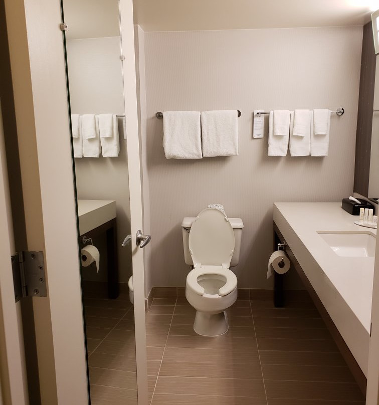 Courtyard by Marriott Alexandria Old Town/Southwest主图