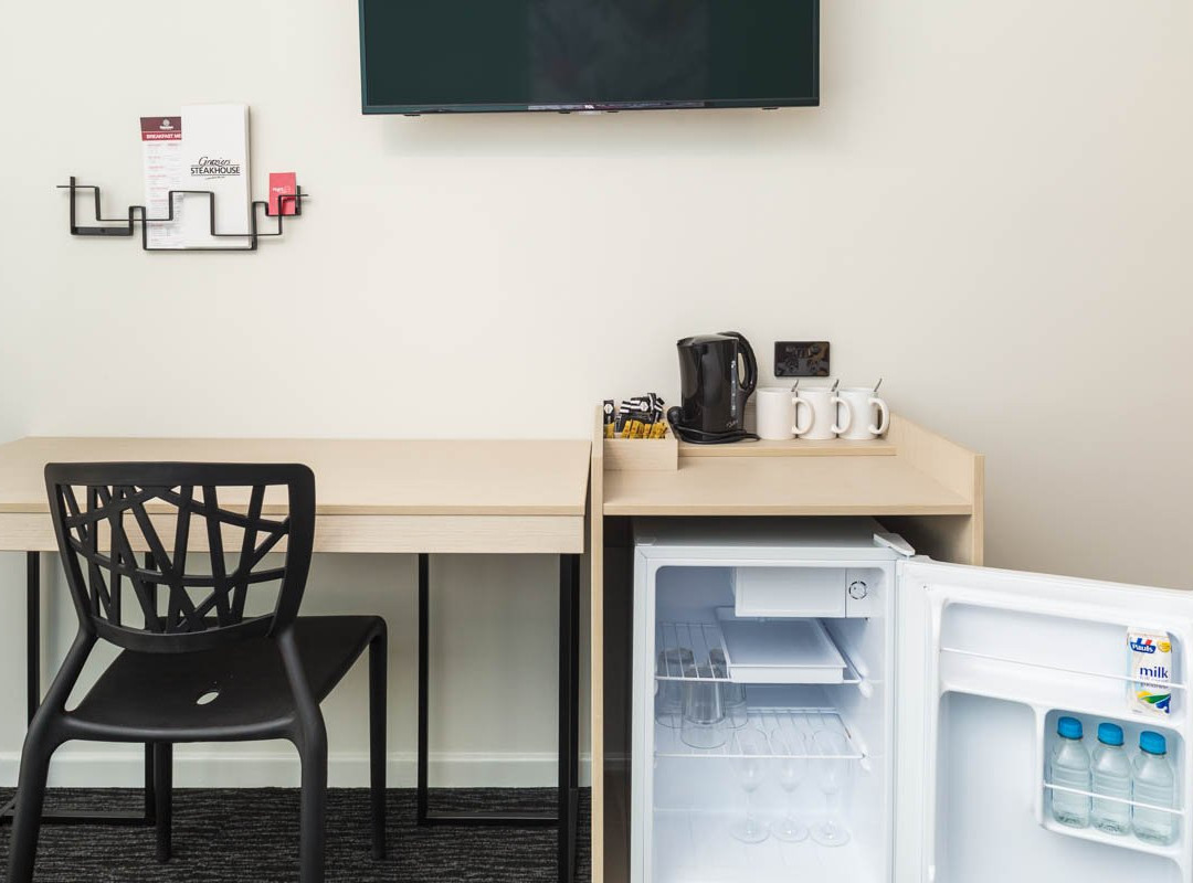 Nightcap at Balaclava Hotel主图