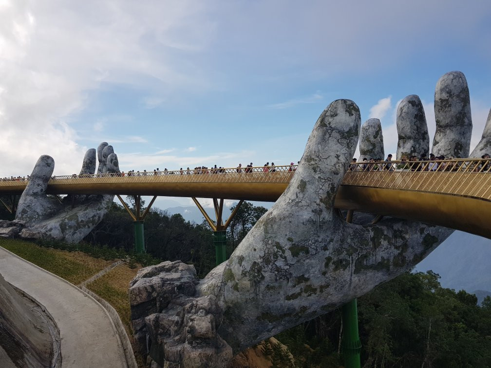 Golden Bridge-岘港必去景点