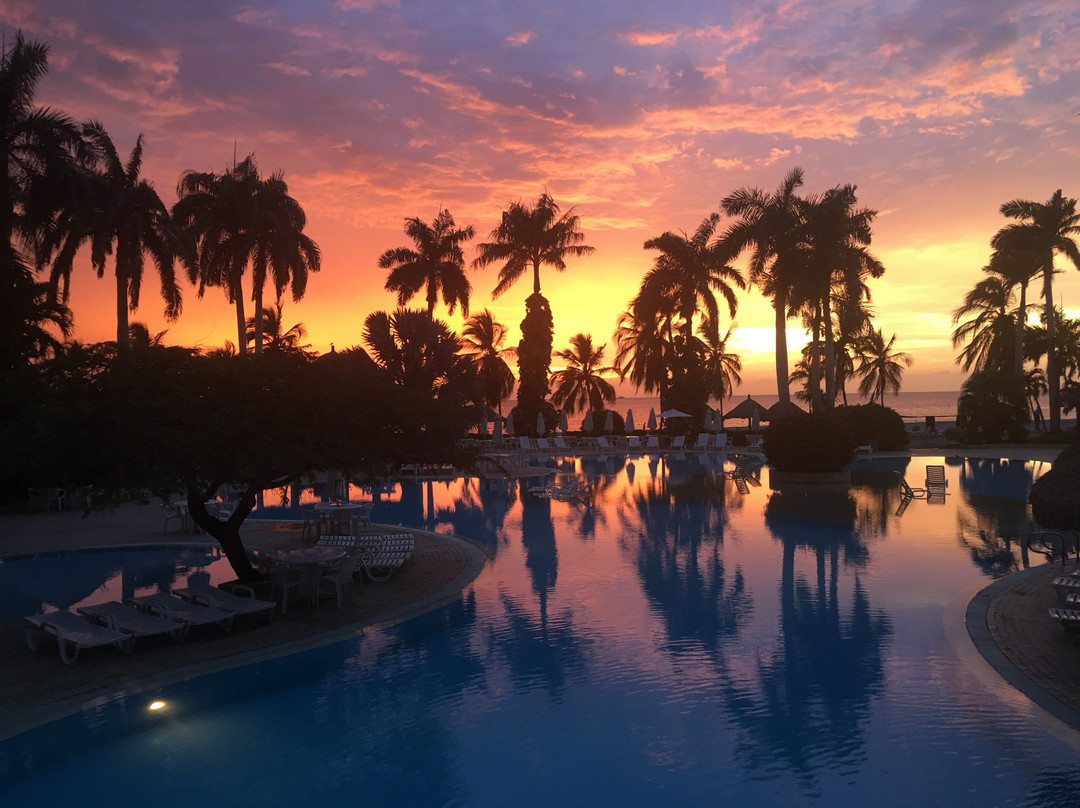 祖亚娜海滩度假酒店主图