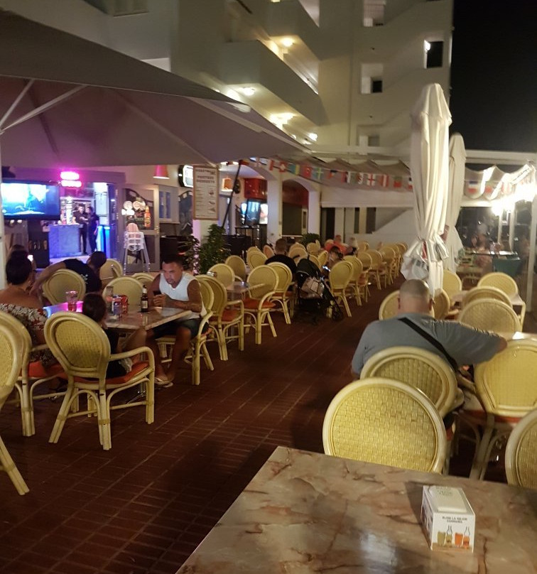 HollywoodBar CalaD'Or-桑塔尼必去景点