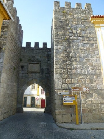 Porta de Montalvao景点图片