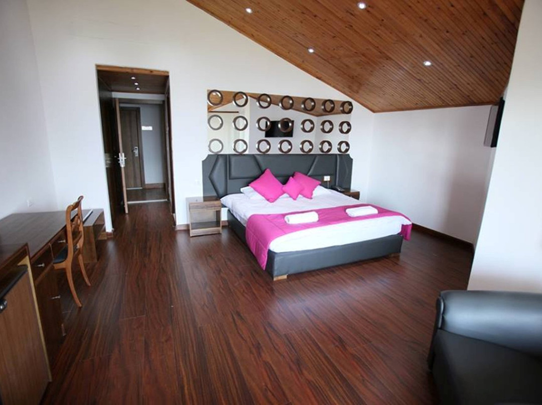 Le Tournant Hotel & Resort主图