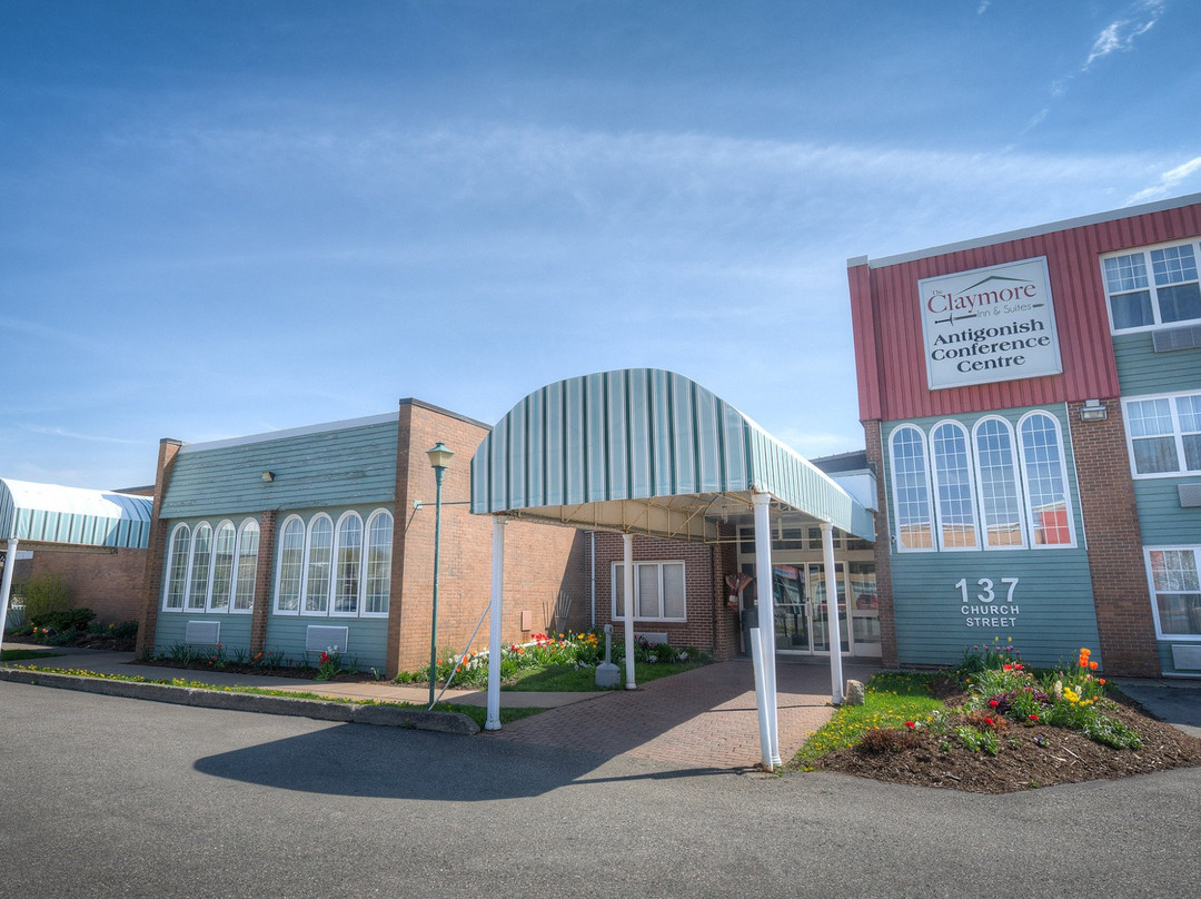 Claymore Inn & Suites主图