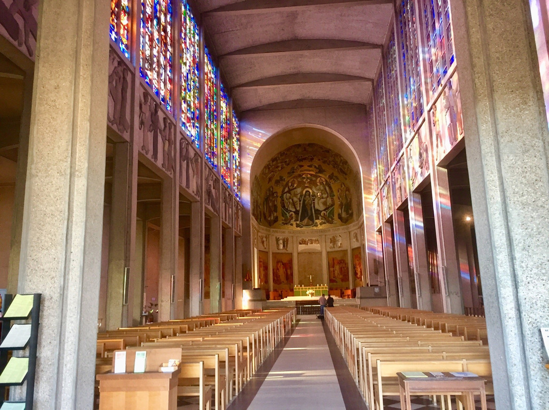 Basilique Notre-dame De La Trinite景点图片