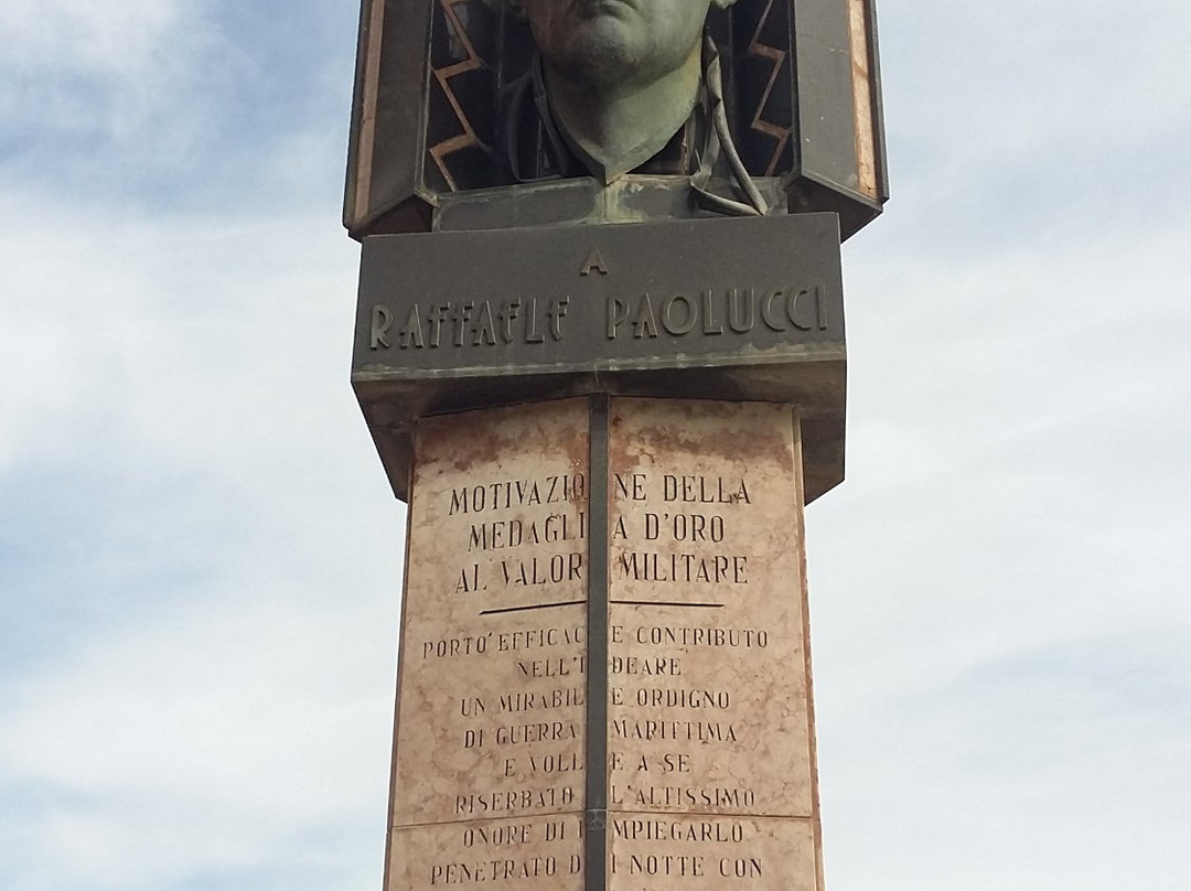 Busto Raffaele Paolucci-佩斯卡拉必去景点