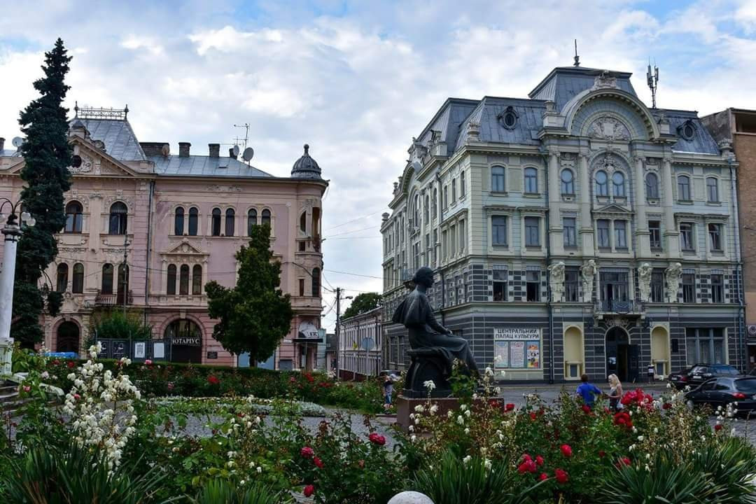 Teatralna Square-Chernivtsi必去景点