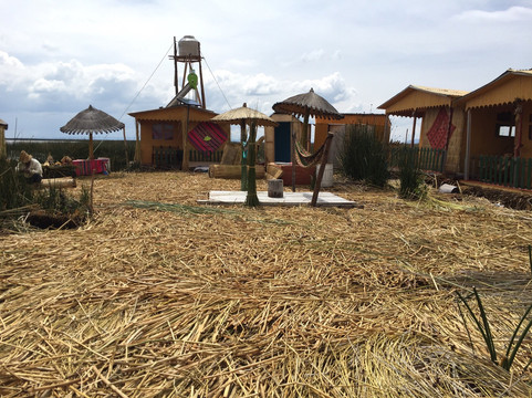 Uros Waliski Lodge