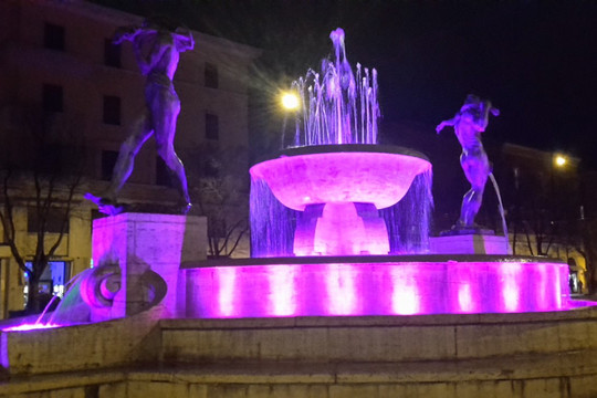 Fontana Dei Due Fiumi-摩德纳必去景点