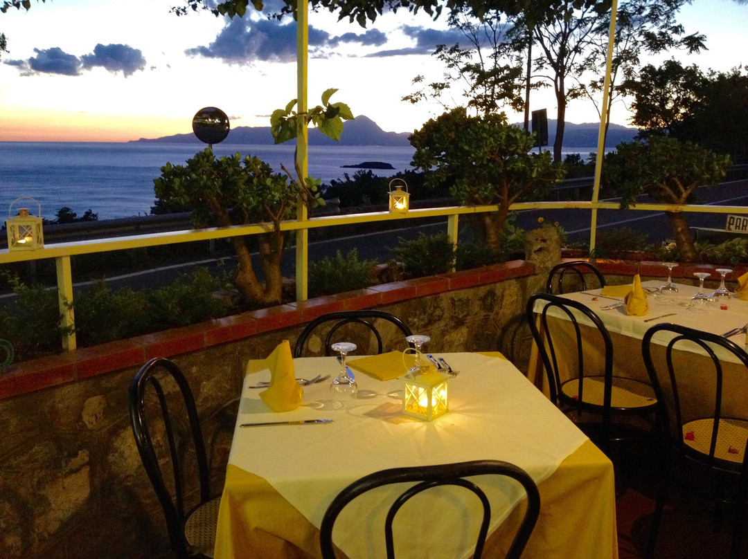 Marina di Maratea餐馆和美食-Ristorante Pizzeria White Horse