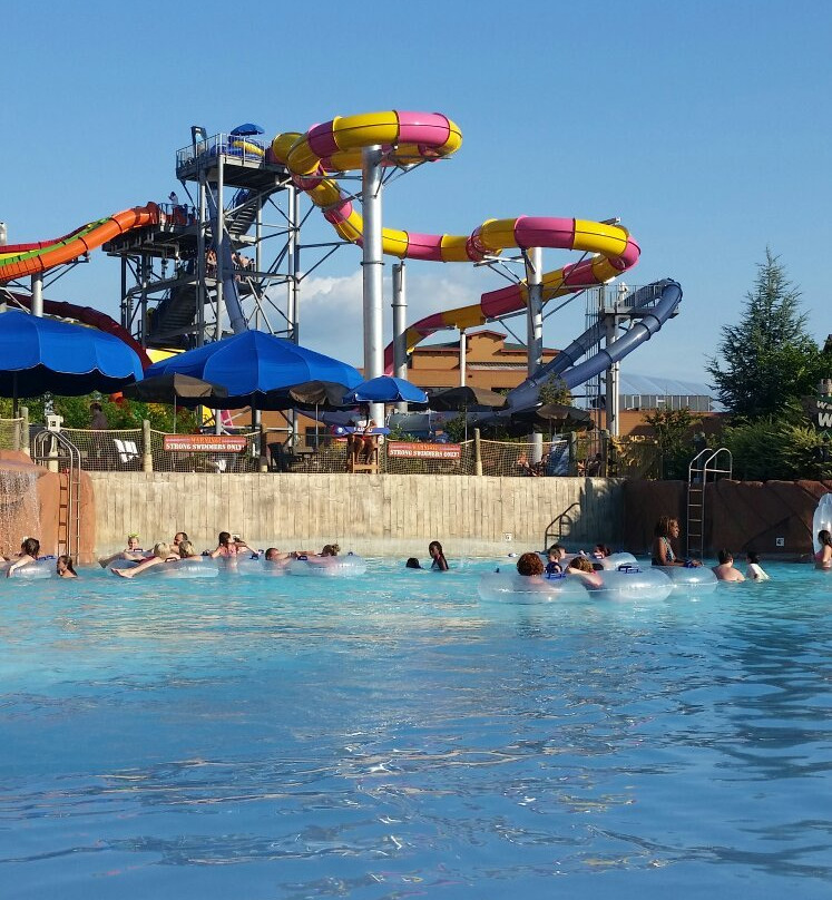 Wild Water Dome Indoor Waterpark at River Lodge-塞维尔维尔必去景点