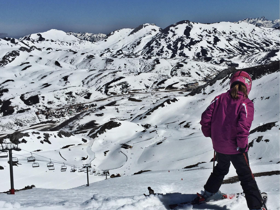 Escuela Espanola de Esqui y Snowboard Fuentes de Invierno景点图片