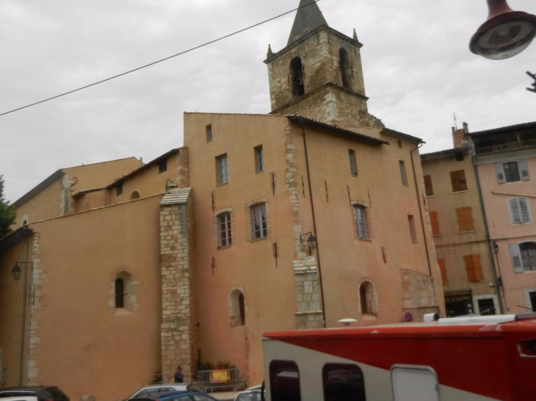 Fontaine de la Colonne-Riez必去景点