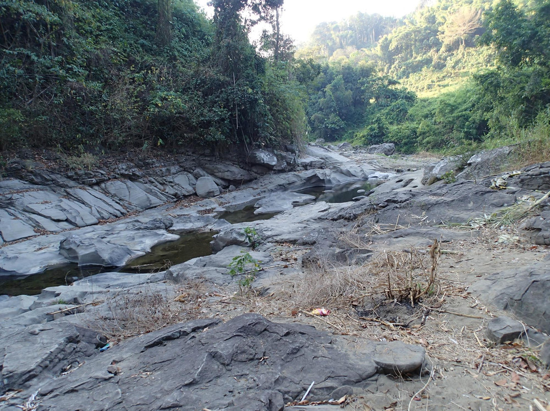 Bacnotan旅游景点-Balay Anito Falls