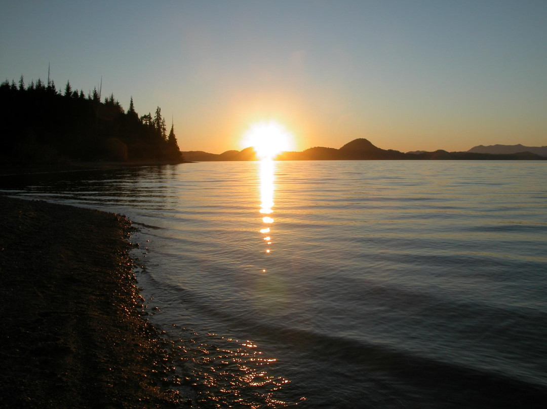 Kennedy Lake Provincial Park景点图片