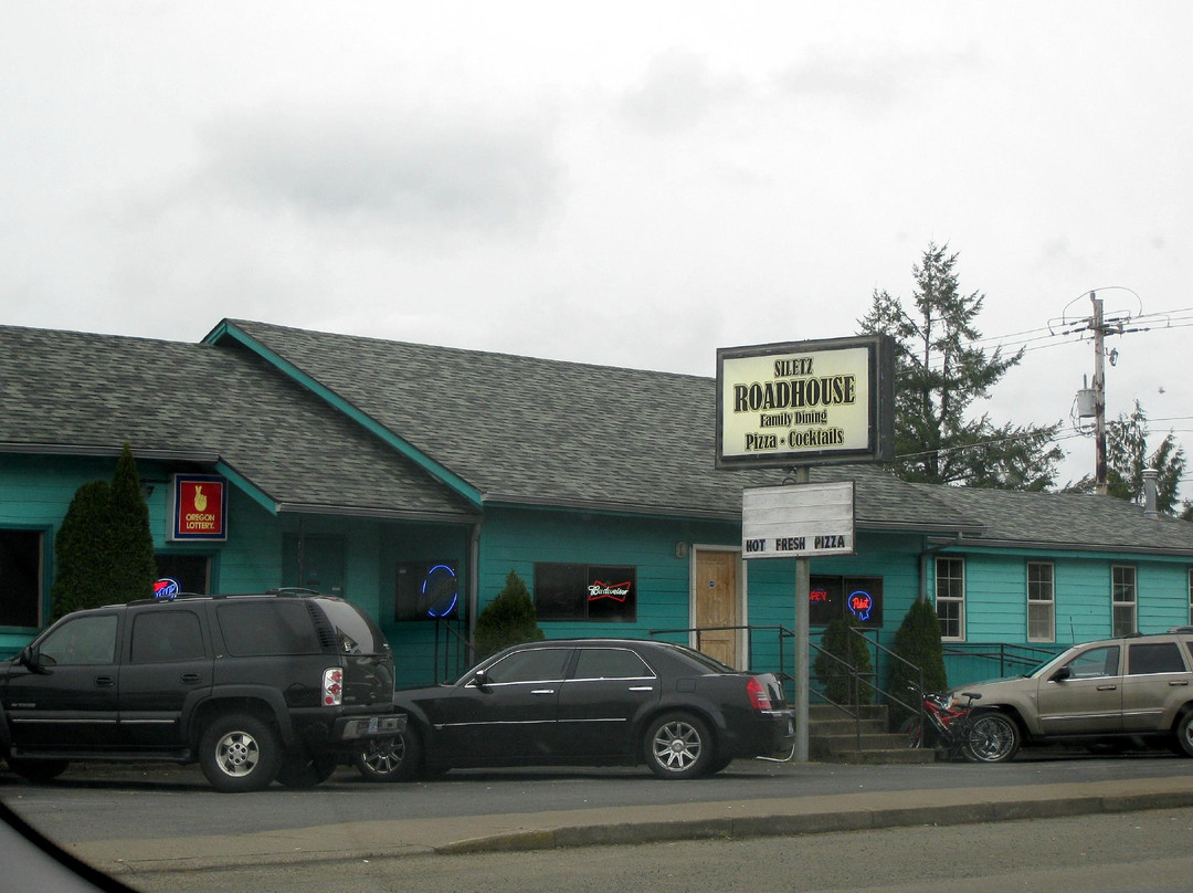 Siletz Roadhouse - Restaurant and Public House