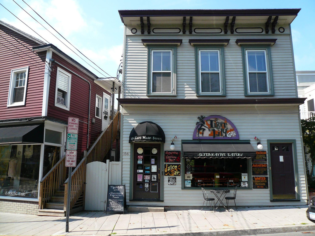 Port Jefferson餐馆和美食-Tiger Lily Cafe