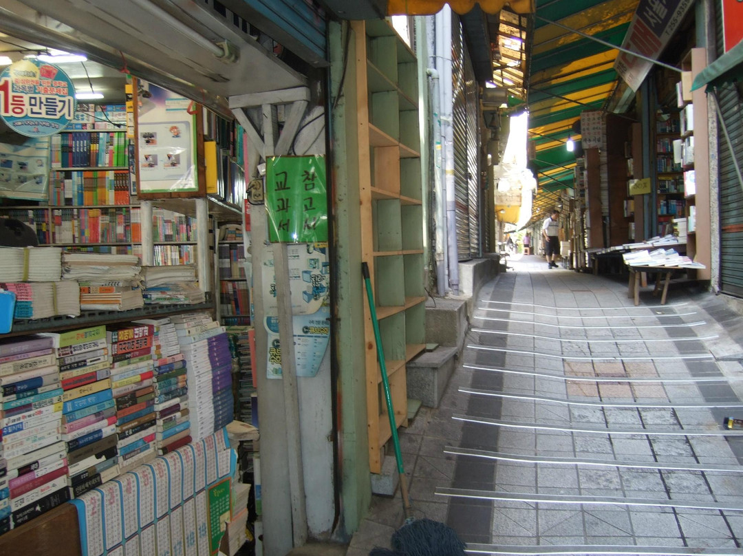 Bosudong Book Street-釜山必去景点