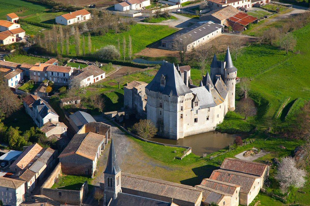 Château de Cherveux景点图片