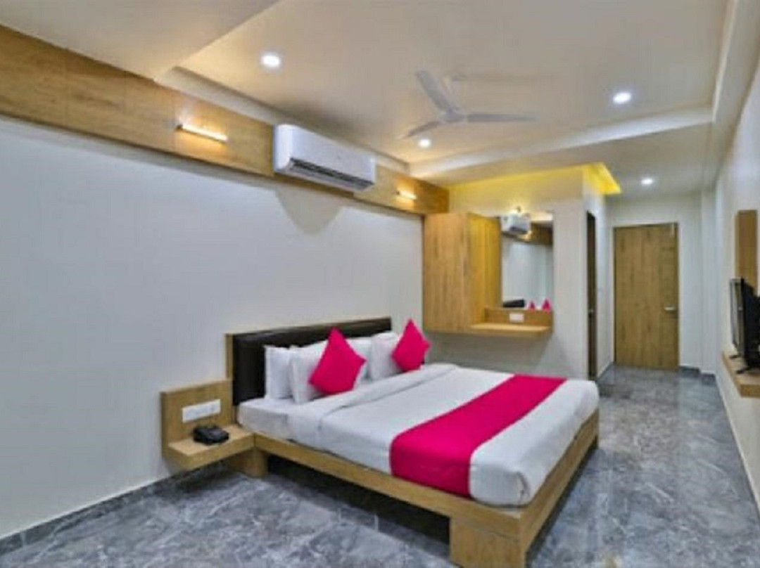 OYO 80476 Hotel Vikram Palace