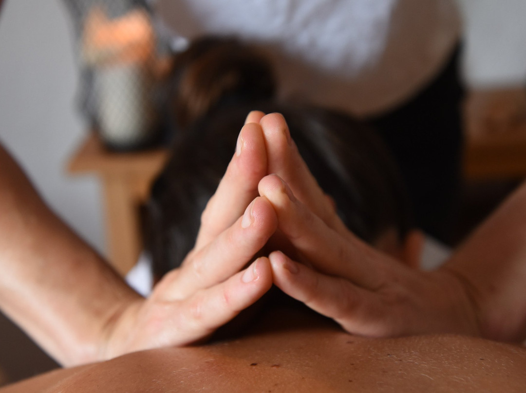 Happy Lotus Massage Therapy & Yoga景点图片