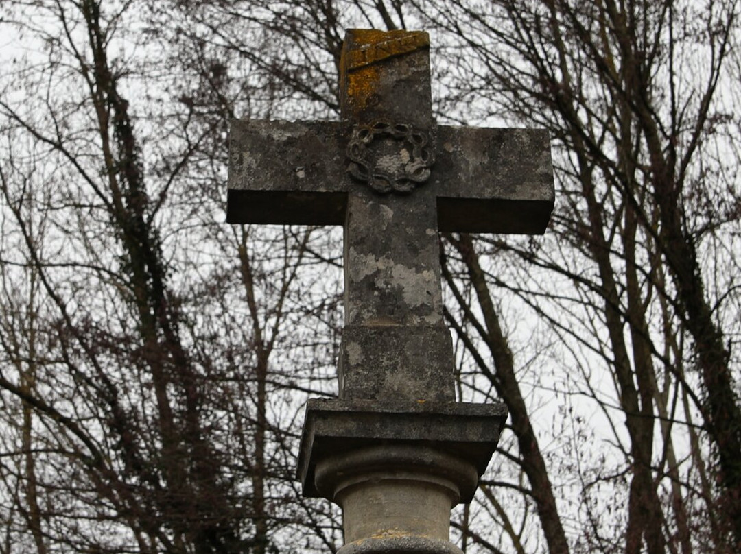 Les Vieilles Croix De Genouilly景点图片