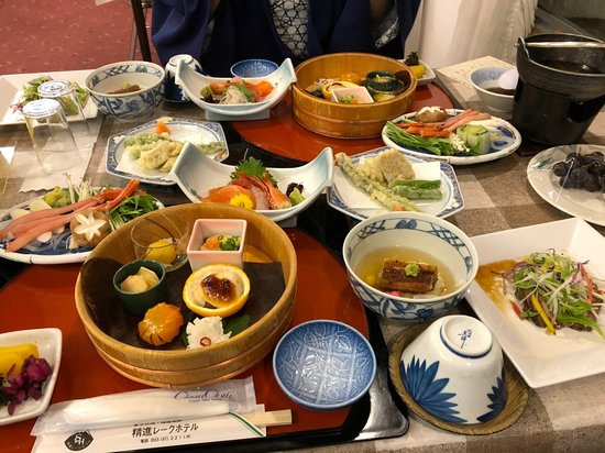 精进湖酒店主图