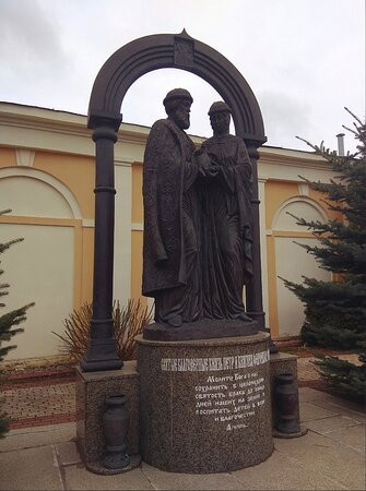 Monument to Peter and Fevronia景点图片