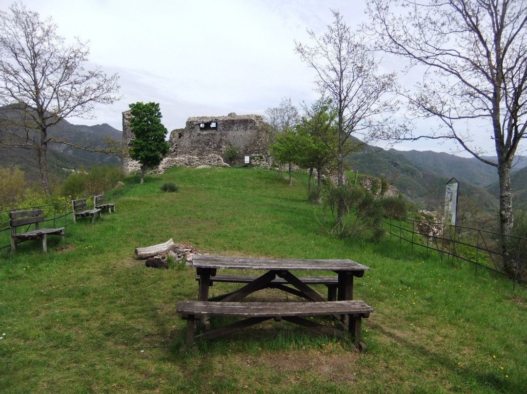 Castello dei Fieschi-Montoggio必去景点