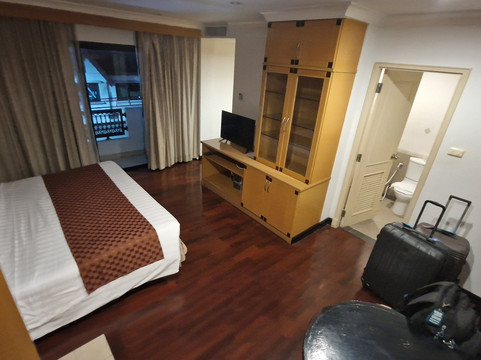 曼谷海军上将套房酒店主图