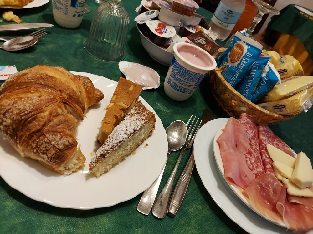 拉特拉莎迪蒙泰普尔恰诺酒店主图