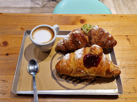 Walking Cap-贝加莫必去景点