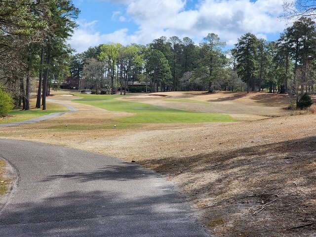 The Country Club of Whispering Pines-官方