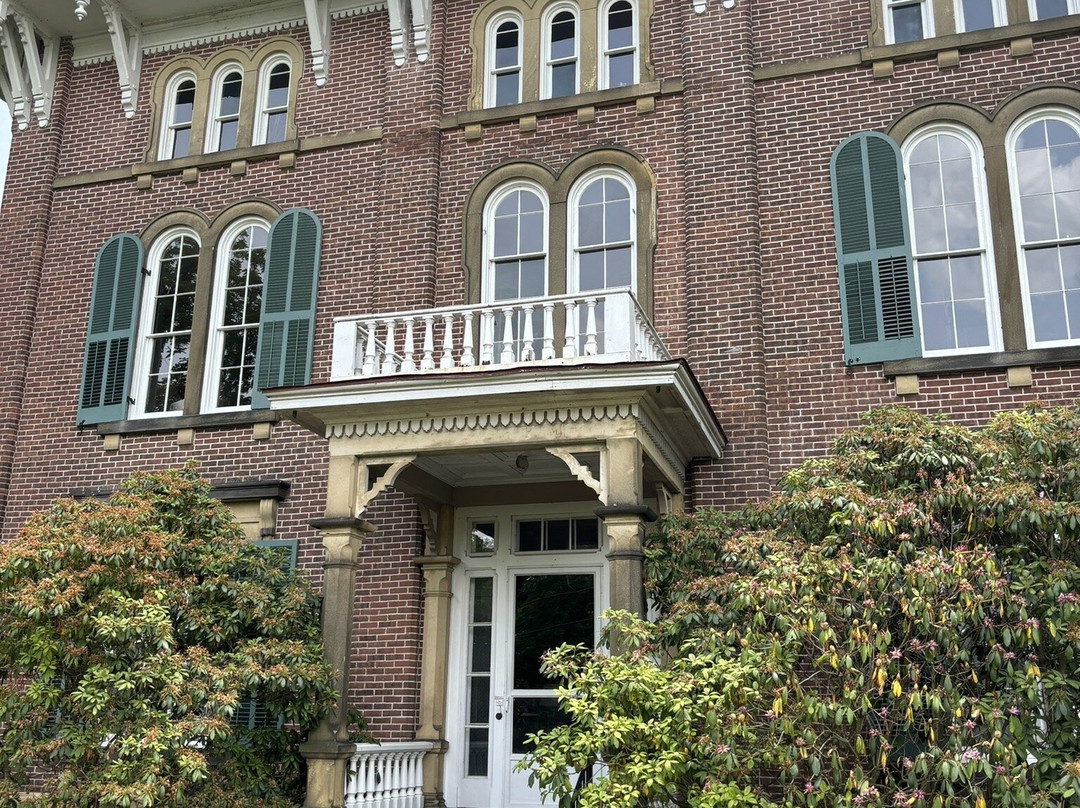 G. W. Henderson Plantation - Henderson Hall景点图片