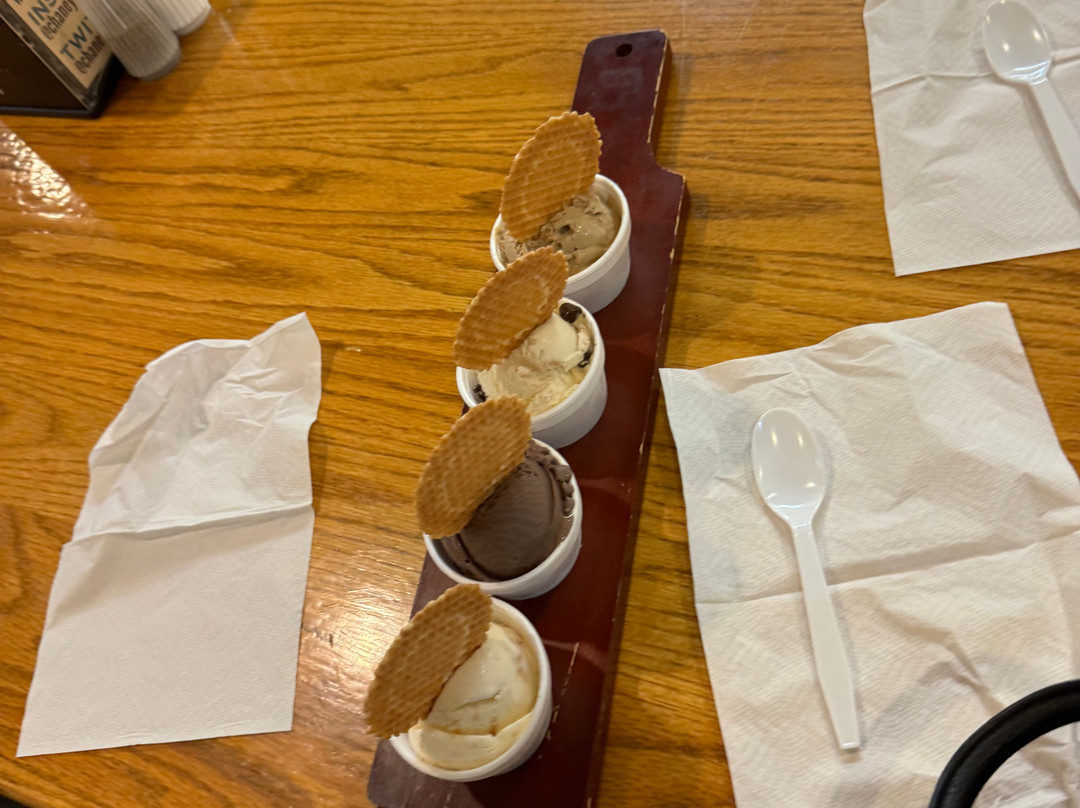 Chaney's Dairy Barn-鲍灵格林必去景点