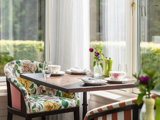 The Glasshouse主图