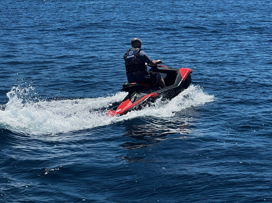 Dukes Yachting景点图片