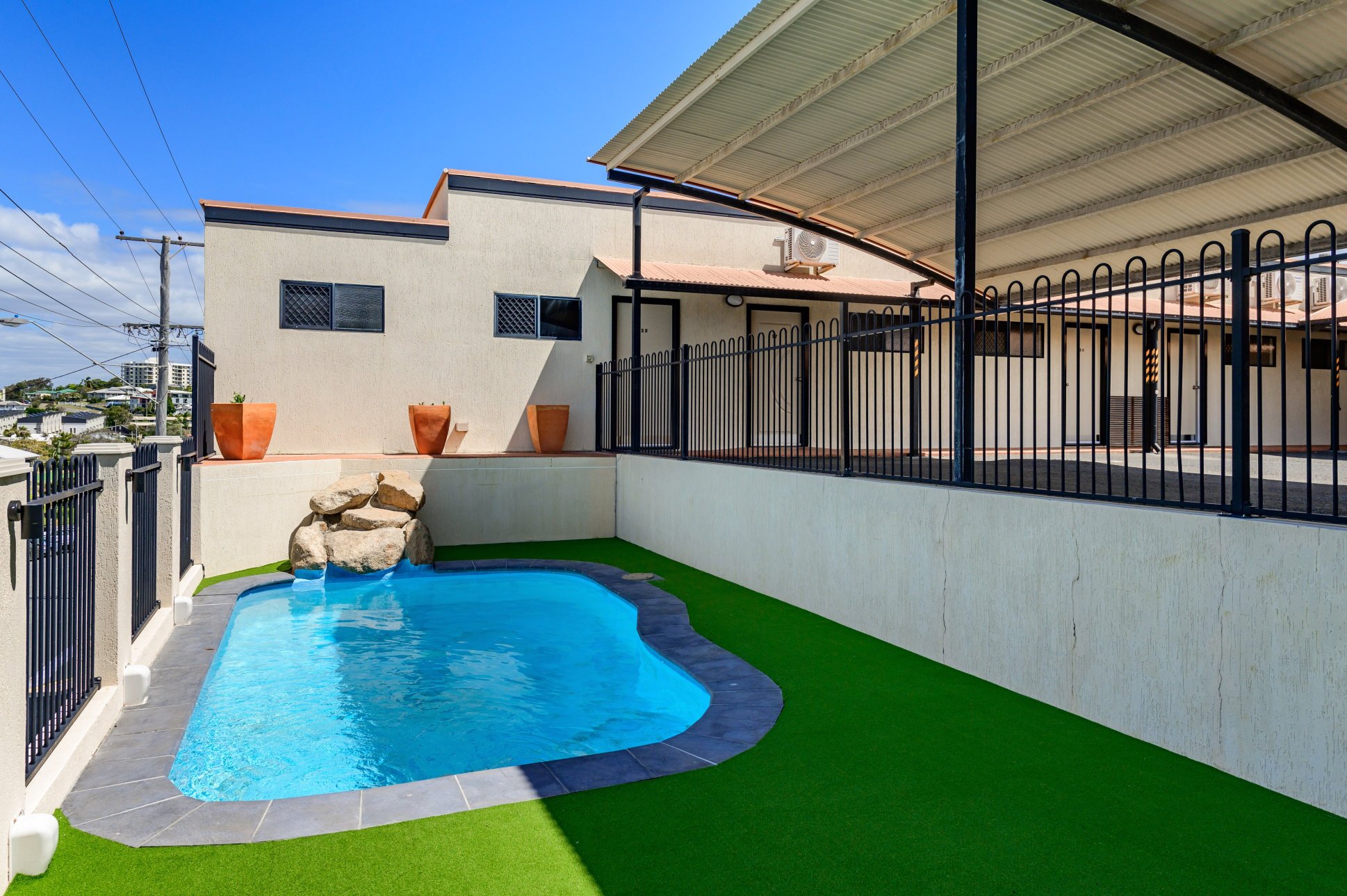 CQ Motel Gladstone-泳池