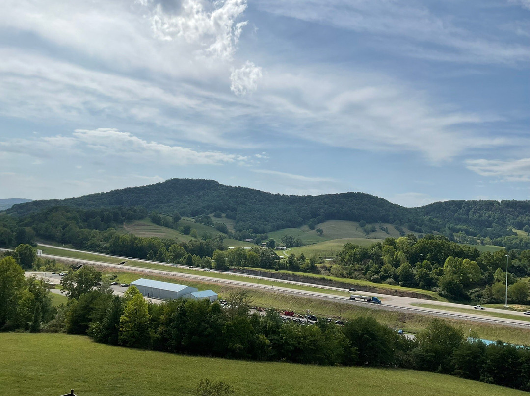 Days Inn & Suites by Wyndham Sutton Flatwoods主图