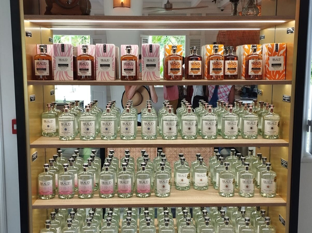 Distillerie BRAUD et QUENNESSON-Le Marin必去景点