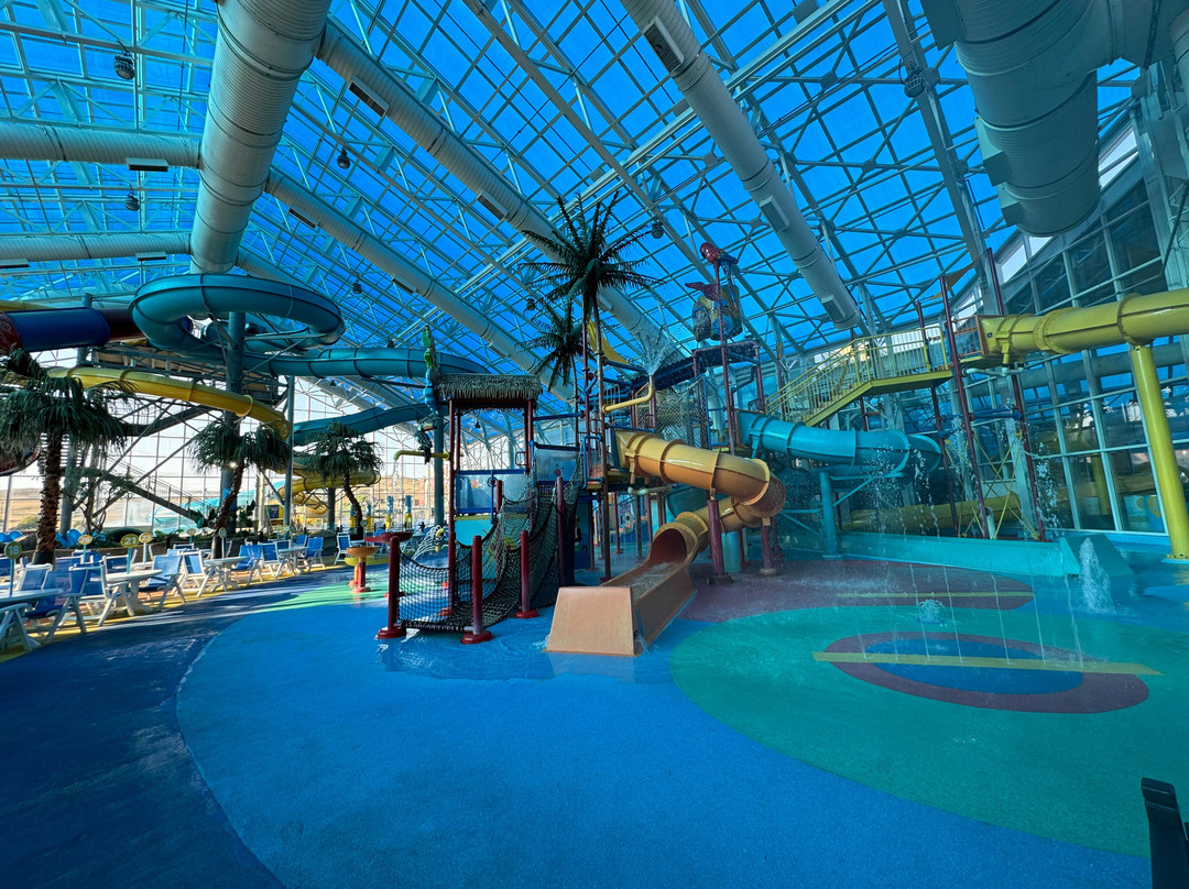 La Quinta Inn and Suites by Wyndham at Watiki Waterpark主图