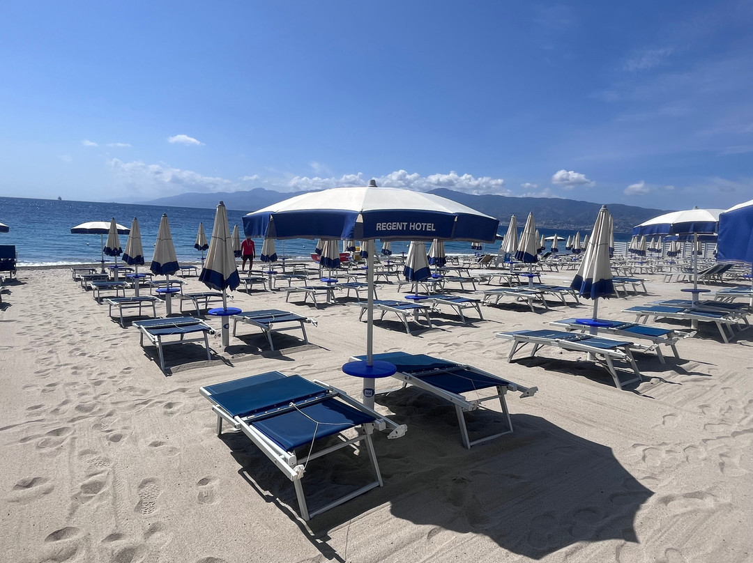 Regent Beach Hotel & Apartments主图